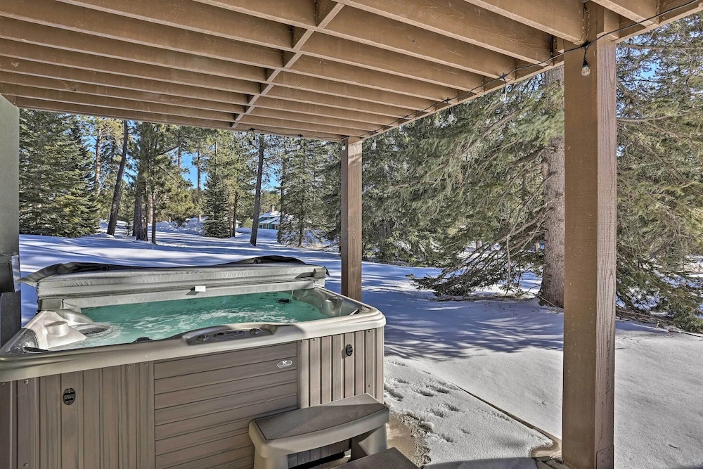 Lead Family Home w/ Hot Tub, 2 Mi to Deer Mountain