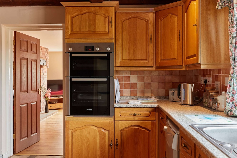 Spacious Cottage in Ashbourne, No Deposit