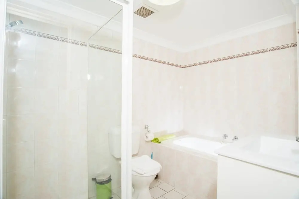 Spacious & Cozy Apartment In Heart Of Redfern