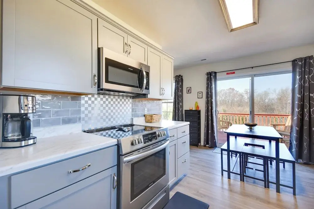 2 Mi to Dtwn Fulton: 'meadowlark' Home w/ Deck!