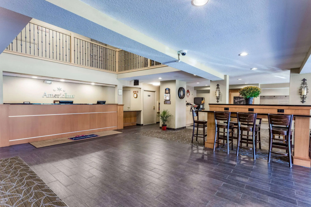 AmericInn & Suites Burnsville, MN