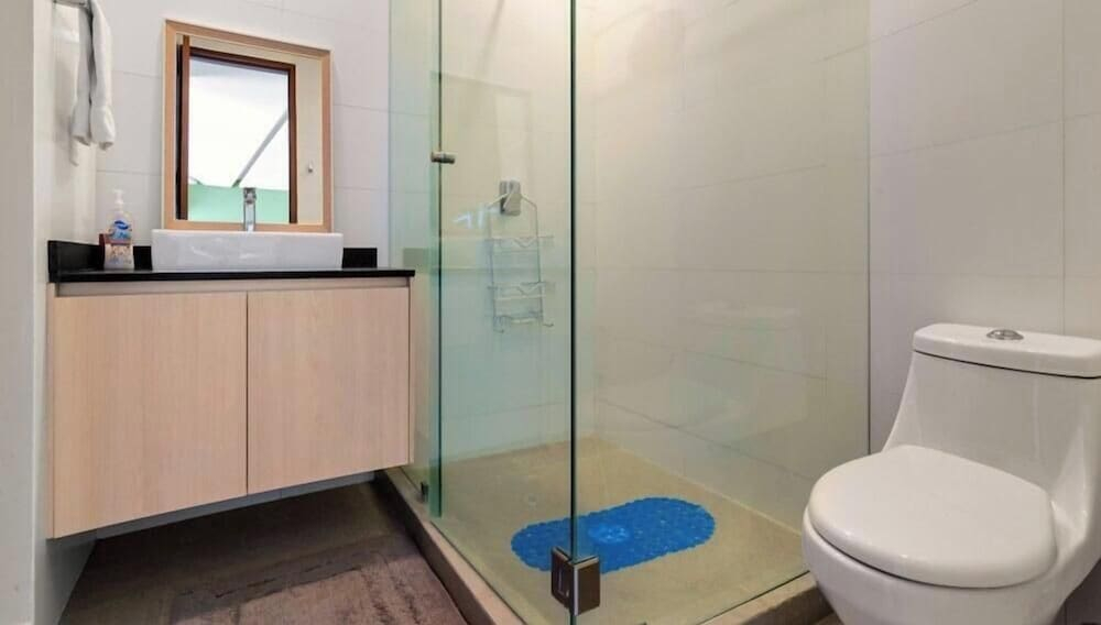 New 1 Br Unit 2 Min From Beach - Pool - King Bed