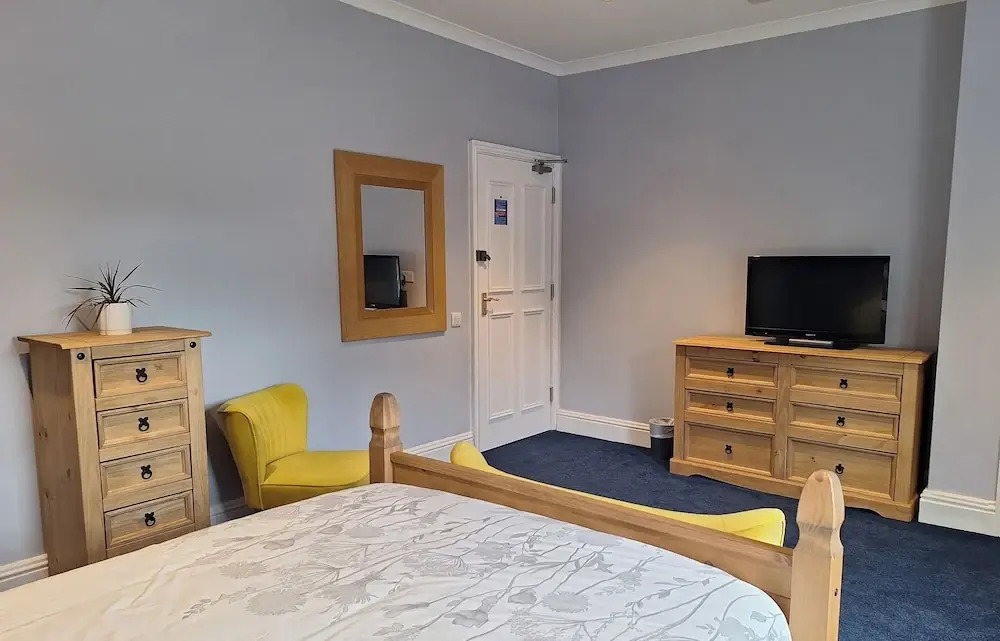 Comfortable and Spacious Double En-suite Room
