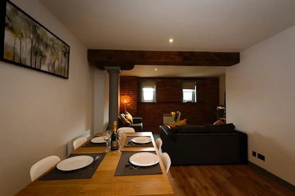 Karah Suites - Gloucester Docks