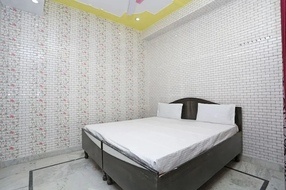 SPOT ON 37780 Hotel Doon Sabri