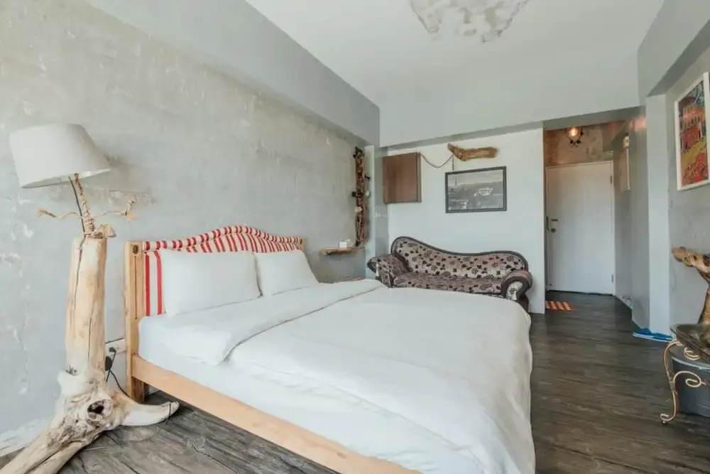 Lunar Sea Bed and Breakfast