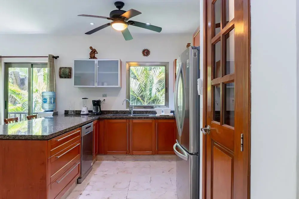 Paseo Del Sol Coral 204 3 Bedroom Condo by Redawning