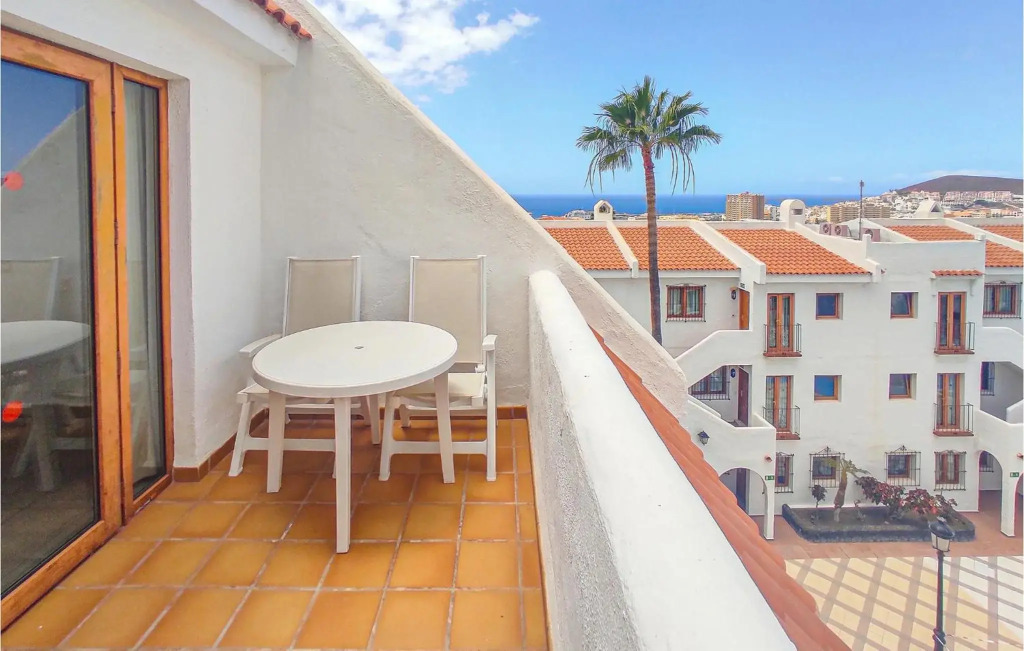 Beautiful apartment in Los Cristianos with 2 Bedrooms, WiFi and Swimming pool