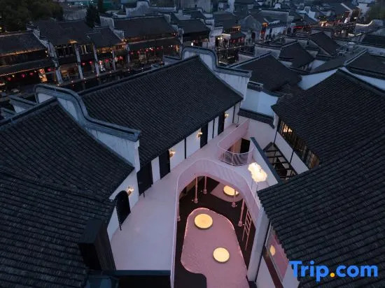 Floral Lux Hotel·Yafei Hotel (Nanxun Ancient Town Baijianlou)