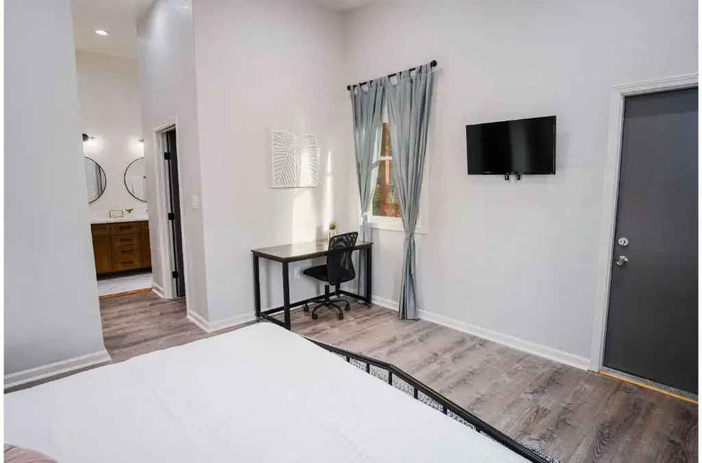 Magnificent 4BR Near Famous Riverwalk and Downtown