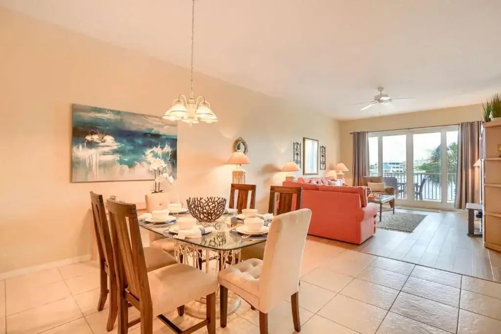 206 Harborview Grande