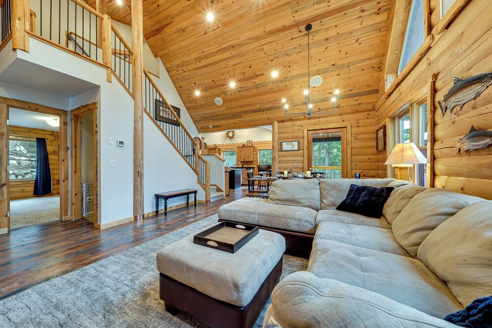 1 Mi to Cle Elum Lake! Family Cabin w/ Game Room