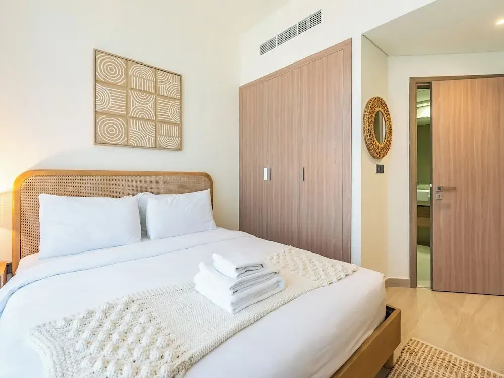 Zen Condo With Burj Khalifa View In Vibrant City