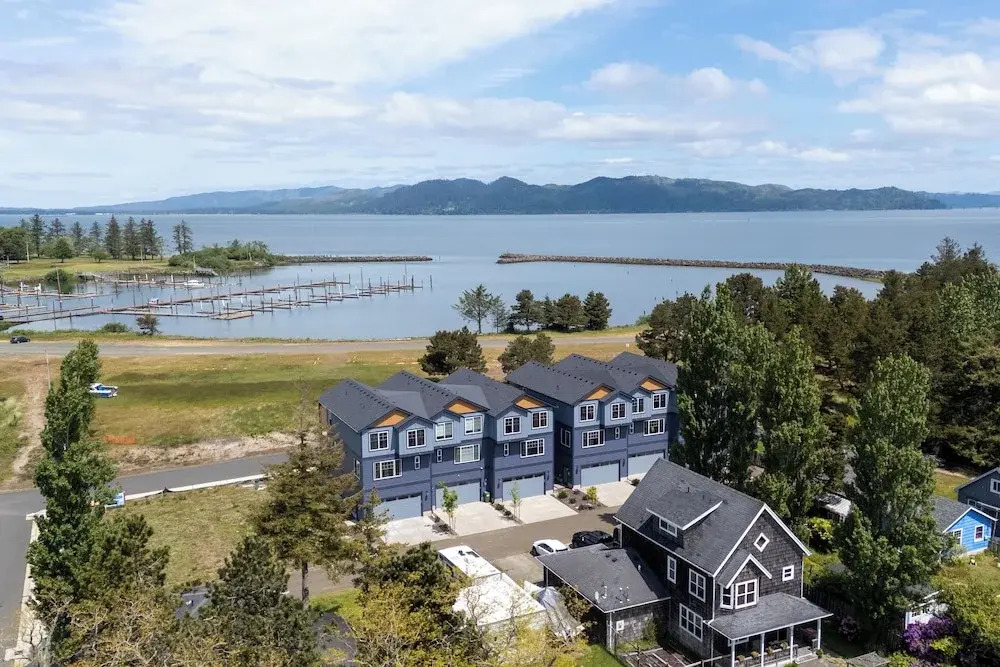 Columbia River Views: Spacious Hammond Getaway!