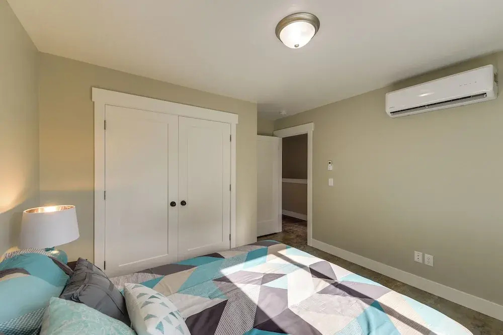 Modern Apt - 7 Mi to St. Anthony Sand Dunes!