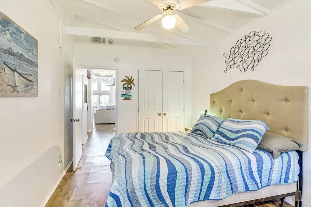 Walk to Beach: Ocean-view Home w/ Deck in Freeport