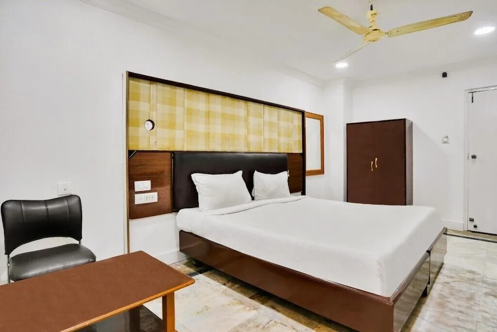 iROOMZ Hotel Hyderabad Towers