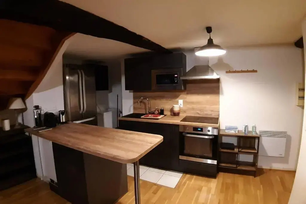 Appartement exceptionnel 4 étoiles hyper centre Albi 65 m2 au 4ème étage sans ascenseur avec une tour du 12ème siècle