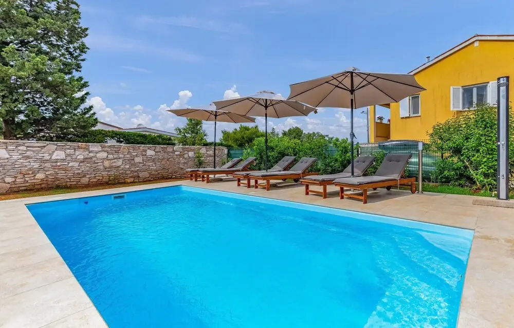 Three-Bedroom Holiday Home In Premantura