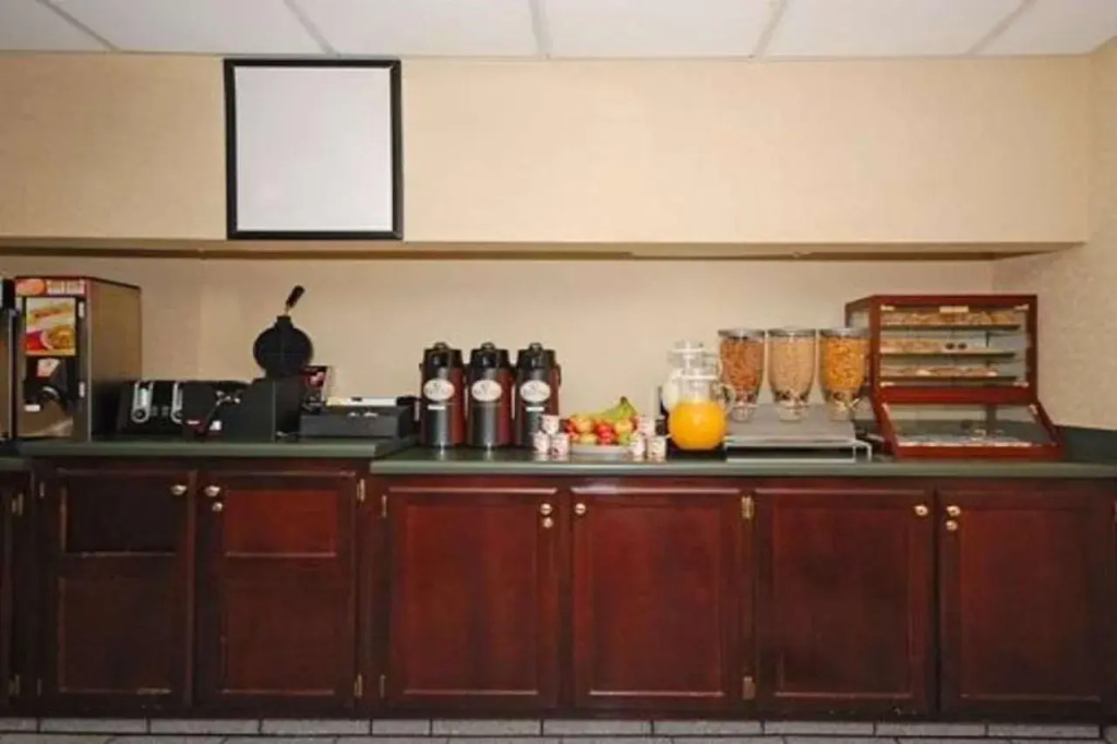 Quality Inn & Suites Dickson