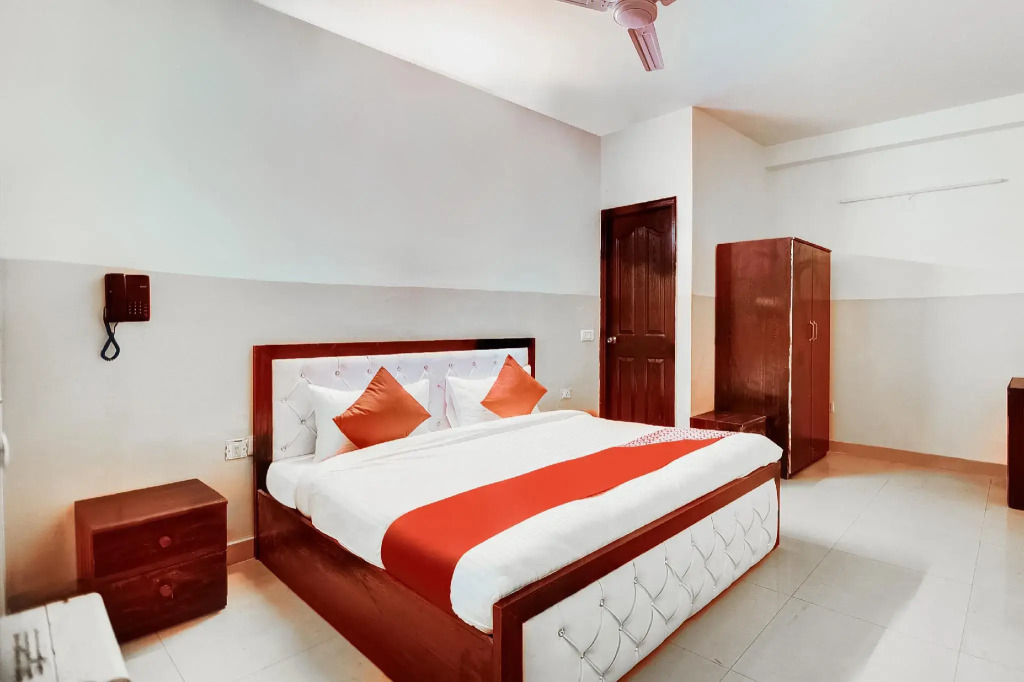 OYO 28461 Townhouse Royal Stay Inn