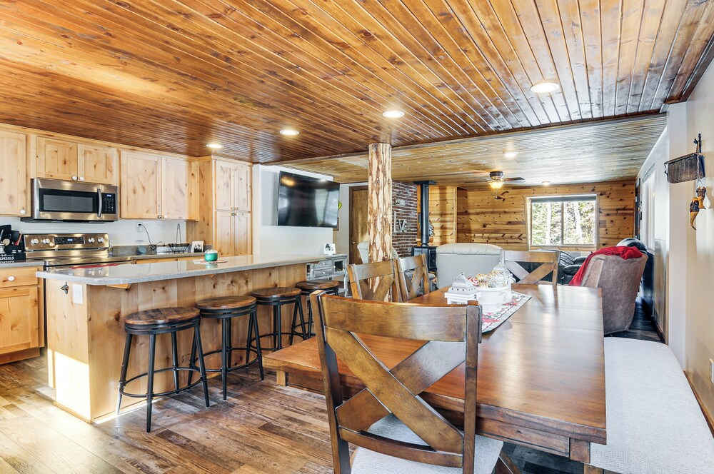 Nature Lovers Retreat! Family Duck Creek Cabin