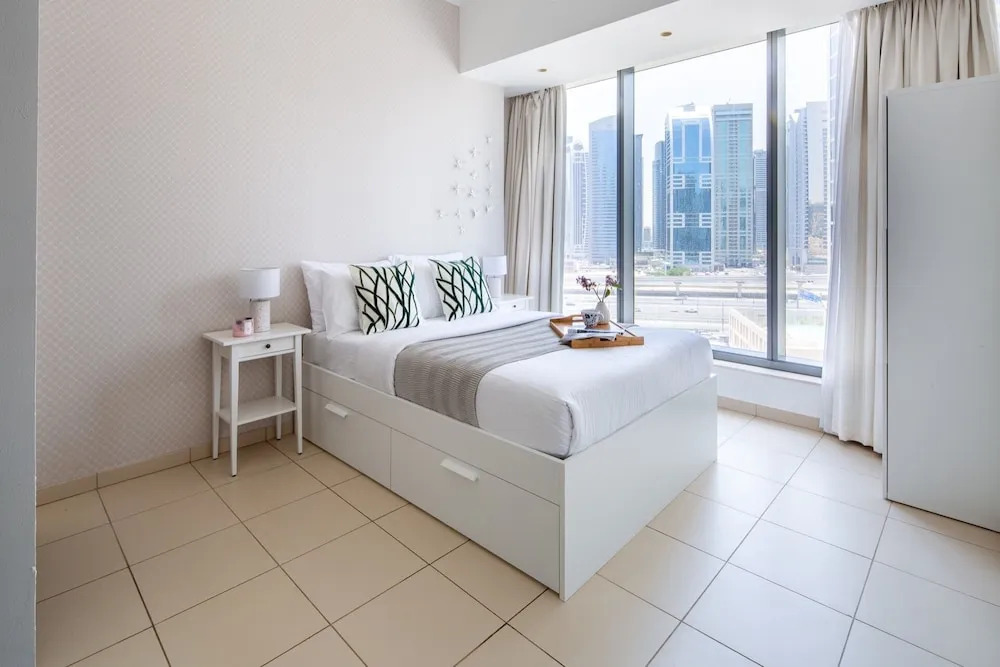 Artistically Decorated 1BR Apartment In Marina
