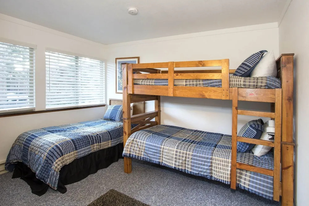 Mammoth Estates - 4 Seasons of Beauty w/ Amenities!