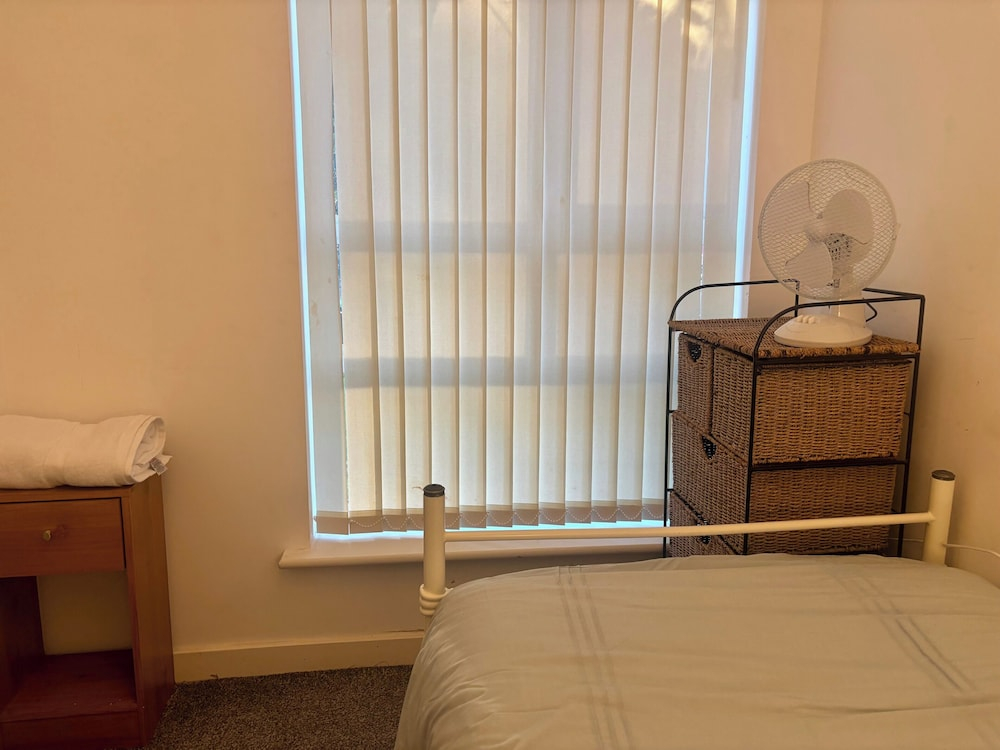 2 Bed Wolverhampton Apartment-sleeps 5