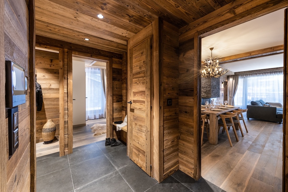 Alaska Lodge by Alpine Resorts