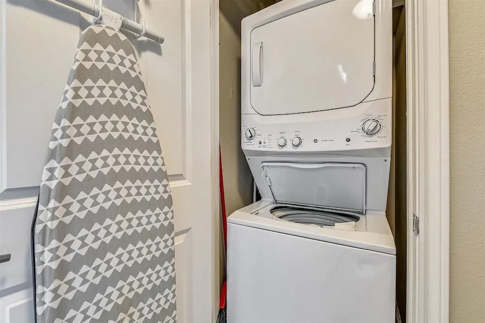 Shores Of Panama 620-sleeps 8, Free Fun! Reserved Parking Space! Updated! 2 Bedroom Condo by RedAwning