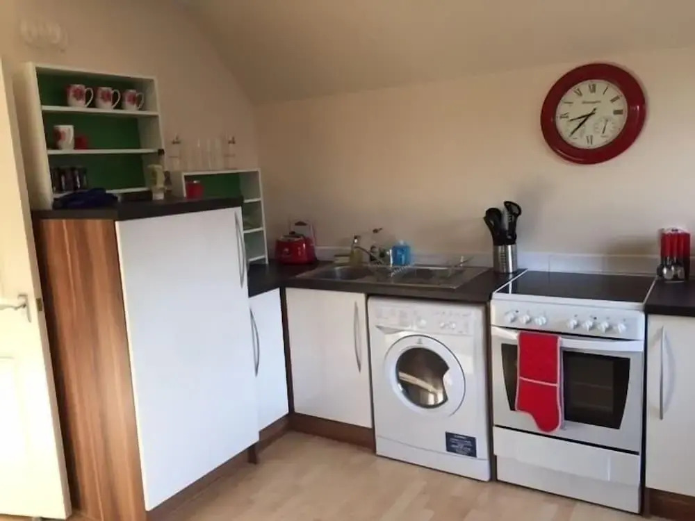 6 Varis Apartments