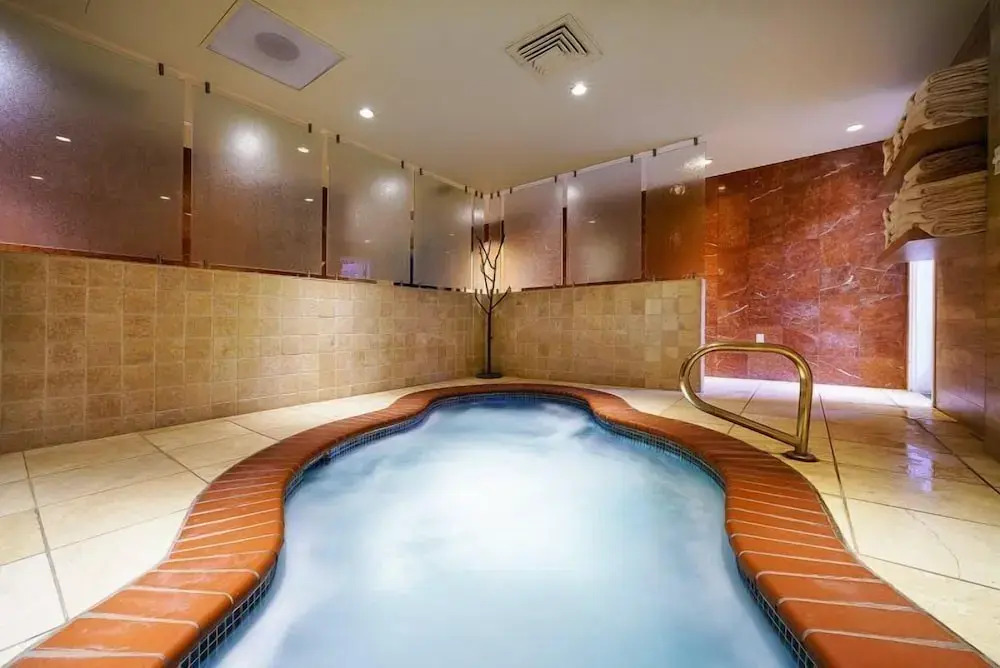 Vail Village 3 Bedroom Condo At The Covered Bridge - Pool, Hot Tub & More
