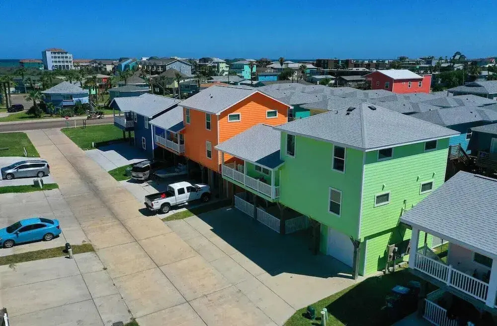Reel Life Dreams by Avantstay Pool + Near Beach!