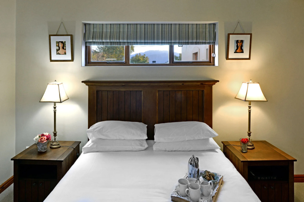 Petit Plaisir is a Romantic Self-catering Cottage on the Side of the Village no1