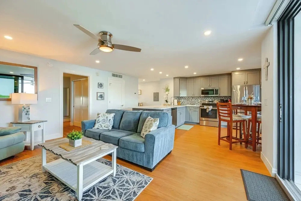 Riverside Marco Island Condo: Pool & Marina Access