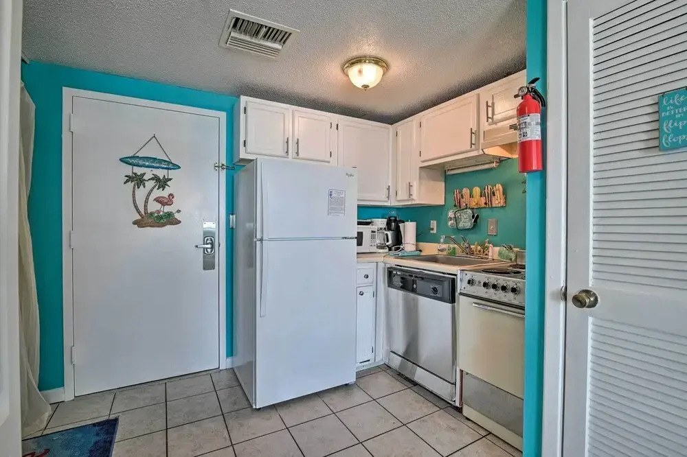 Lovely Resort Studio w/ Balcony & Ocean Views