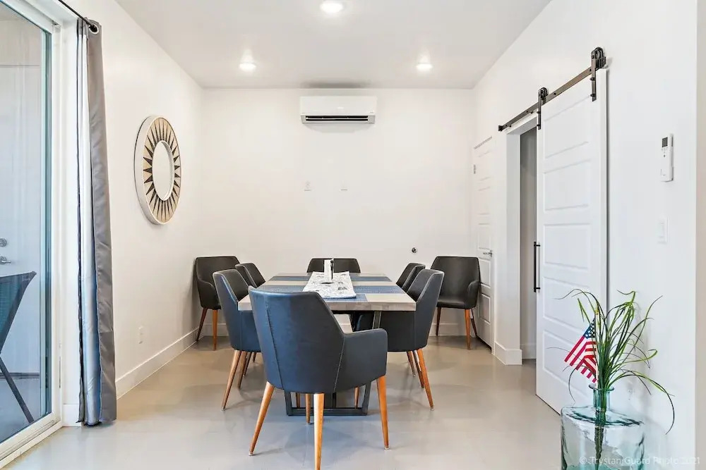 Abby's Retreat 4 Bedroom Townhouse by RedAwning