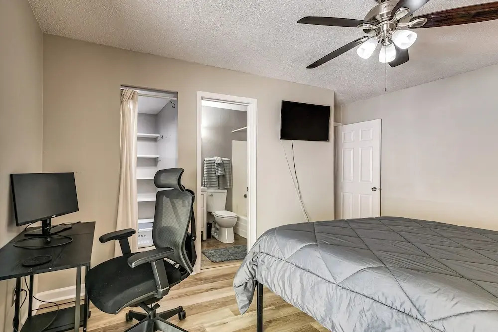 Pet-friendly Raleigh Townhome Near Medical Centers
