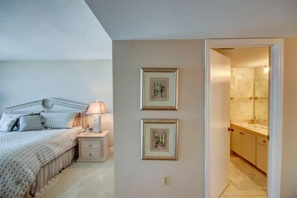 Rs 2304 - Royal Seafarer 2 Bedroom Condo by Redawning