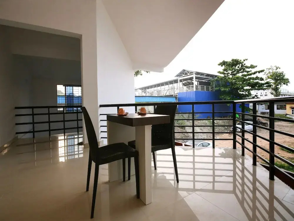 OYO 10152 Rail View Residency