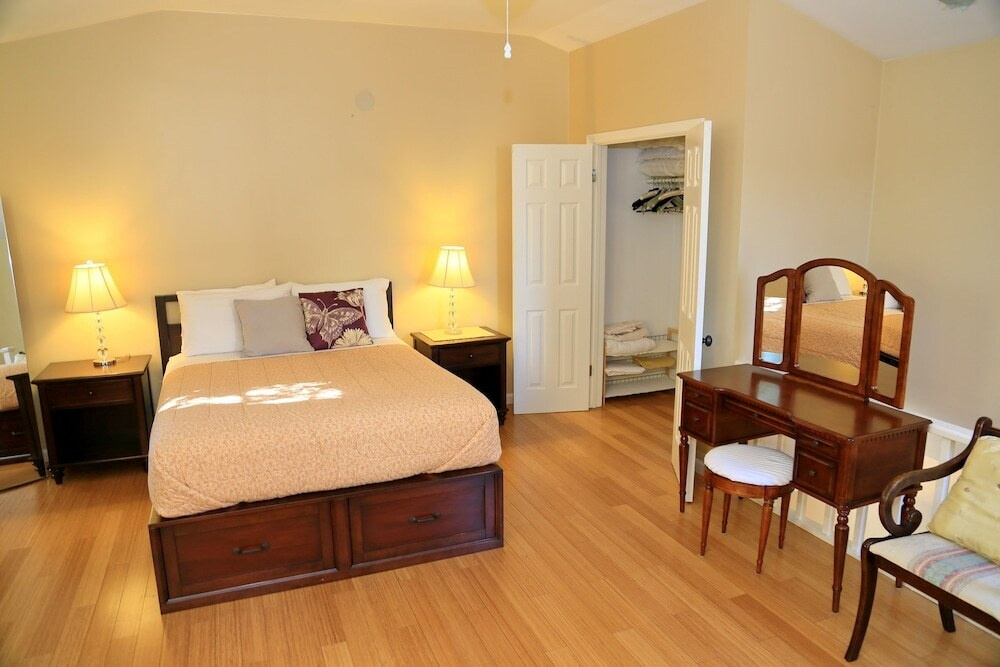 Wilshire Vista One Bedroom Vacation House - RUD 82201