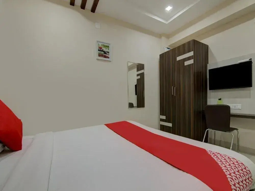 OYO 25048 Aadvik Sai Residency