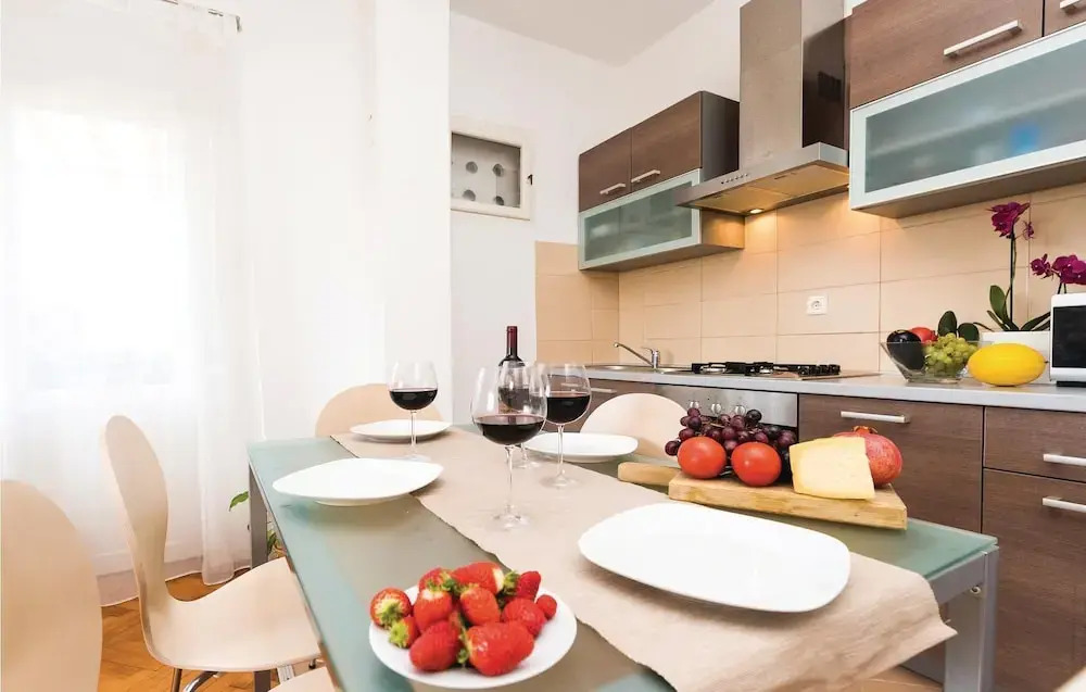 Awesome Apartment in Sukosan With 3 Bedrooms and Wifi