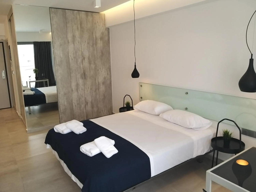 Amazing Apartments @ Aiolou Str