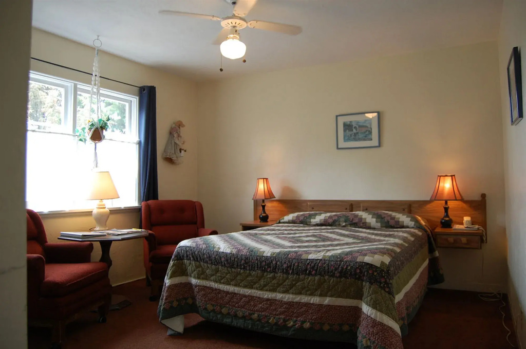 Lighthouse Inn