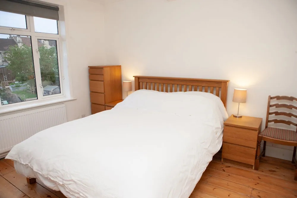 Charming 2 Bedroom House Near City Centre