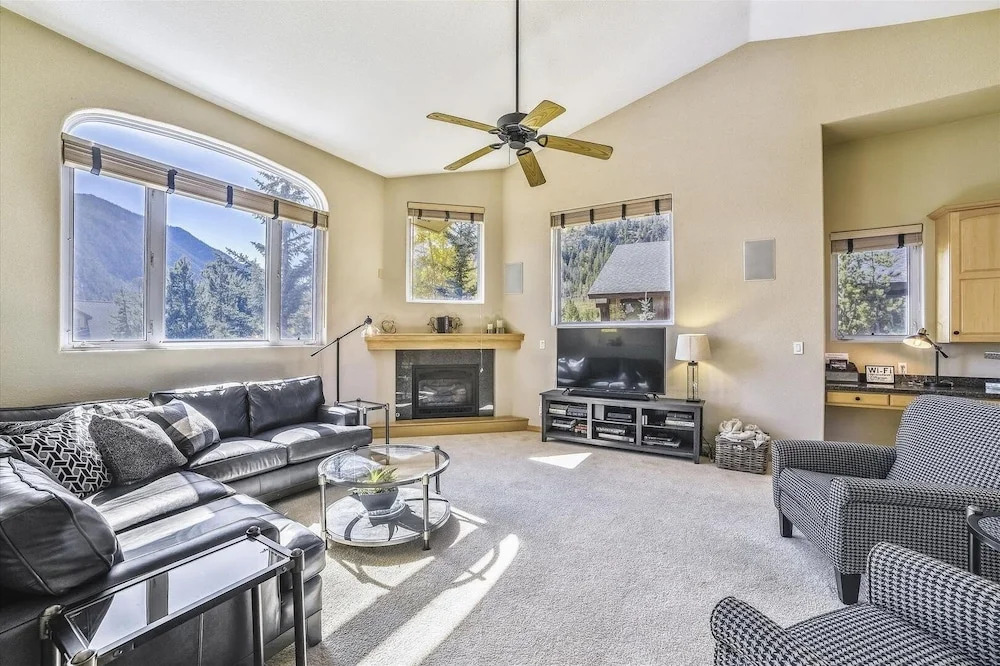 Larson Lane 217 - 4 Br Home