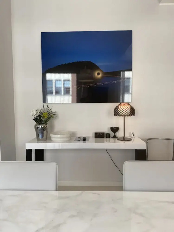 Luxury City Seafront Apartment w Balcony