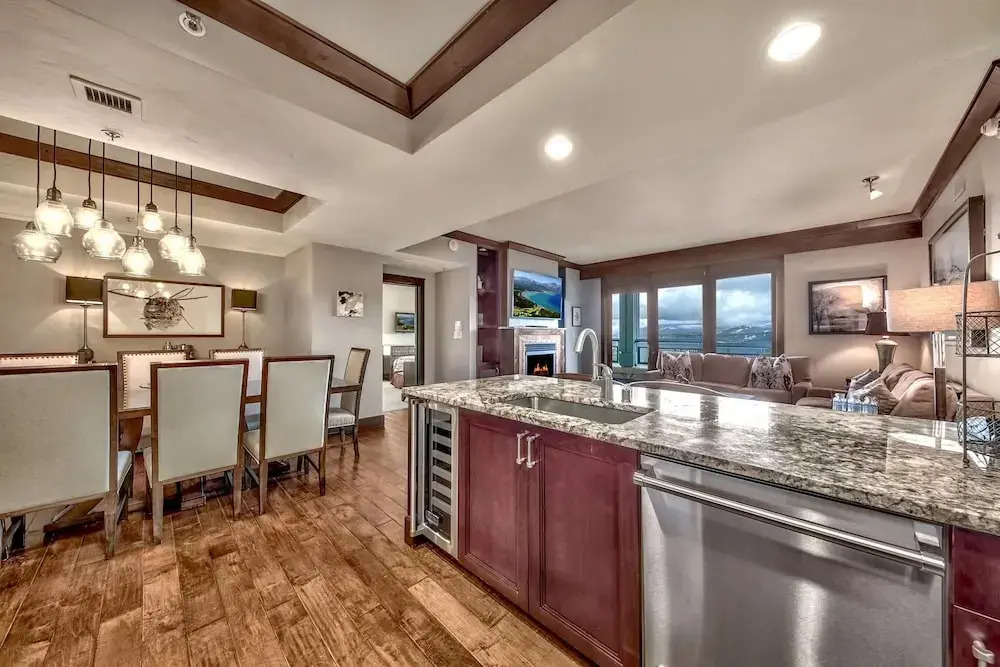 3 Bedroom Private -Tons Of Amenities Condo by RedAwning